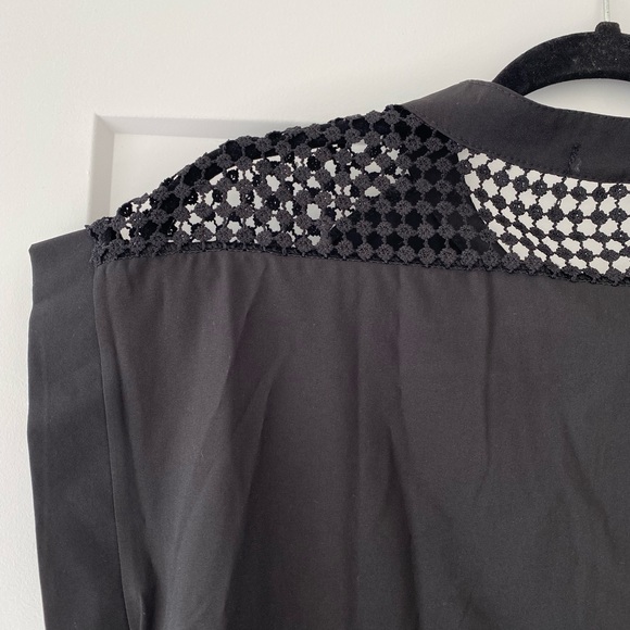 Black sleek collared blouse - Picture 3 of 4